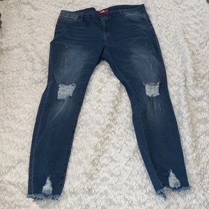 Alibi Destructed Jeans Sz20” Length31”